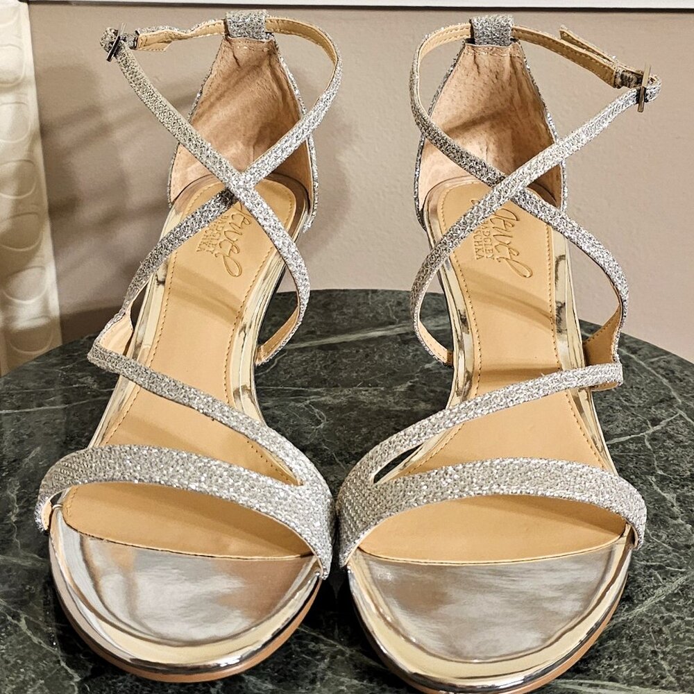 NIB Womens Jewel by Badgley Mischka Silver Metallic Strappy Sandals Size 7
